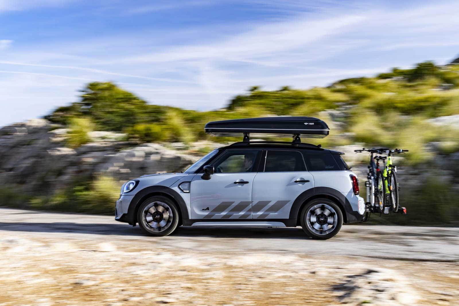 El Mini Countryman ALL4 se transforma en un camper con esta tienda de  campaña plegable - Autofácil