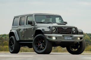 Esta locura de Wrangler con aspecto militar esconde un poderoso V8
