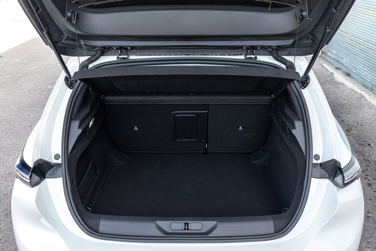 Basic Peugeot ¿Quiere comprar una alfombrilla de maletero para 308 CC? Haga  su pedido ahora. Envío rápido