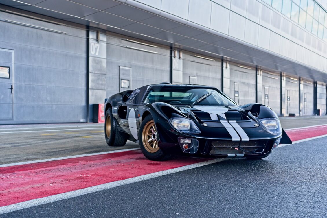 Puedes hacerte con este Ford GT40 de 800 CV, pero hay cosas que no te van a gustar