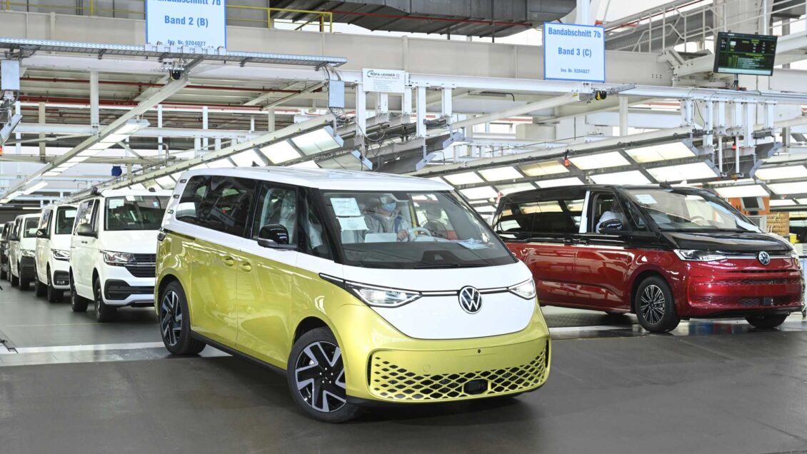 Arranca la producción del Volkswagen ID. Buzz: tendrás la ‘furgo’ eléctrica por aquí en otoño
