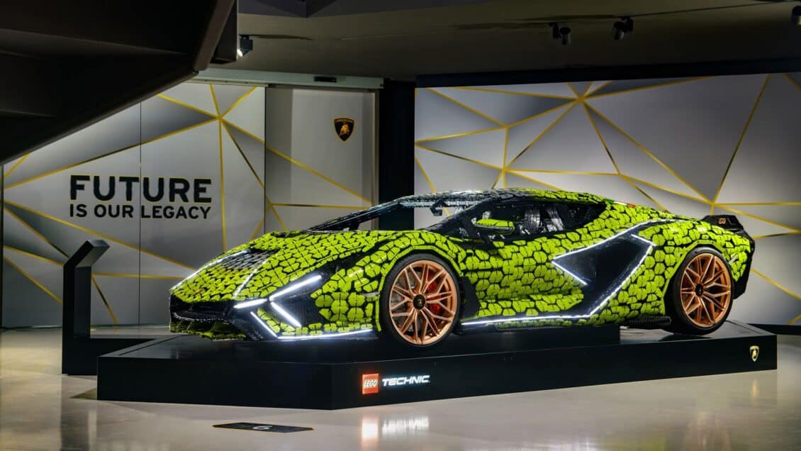 Este Lamborghini de LEGO a tamaño real se ha ganado un hueco en el museo de la marca