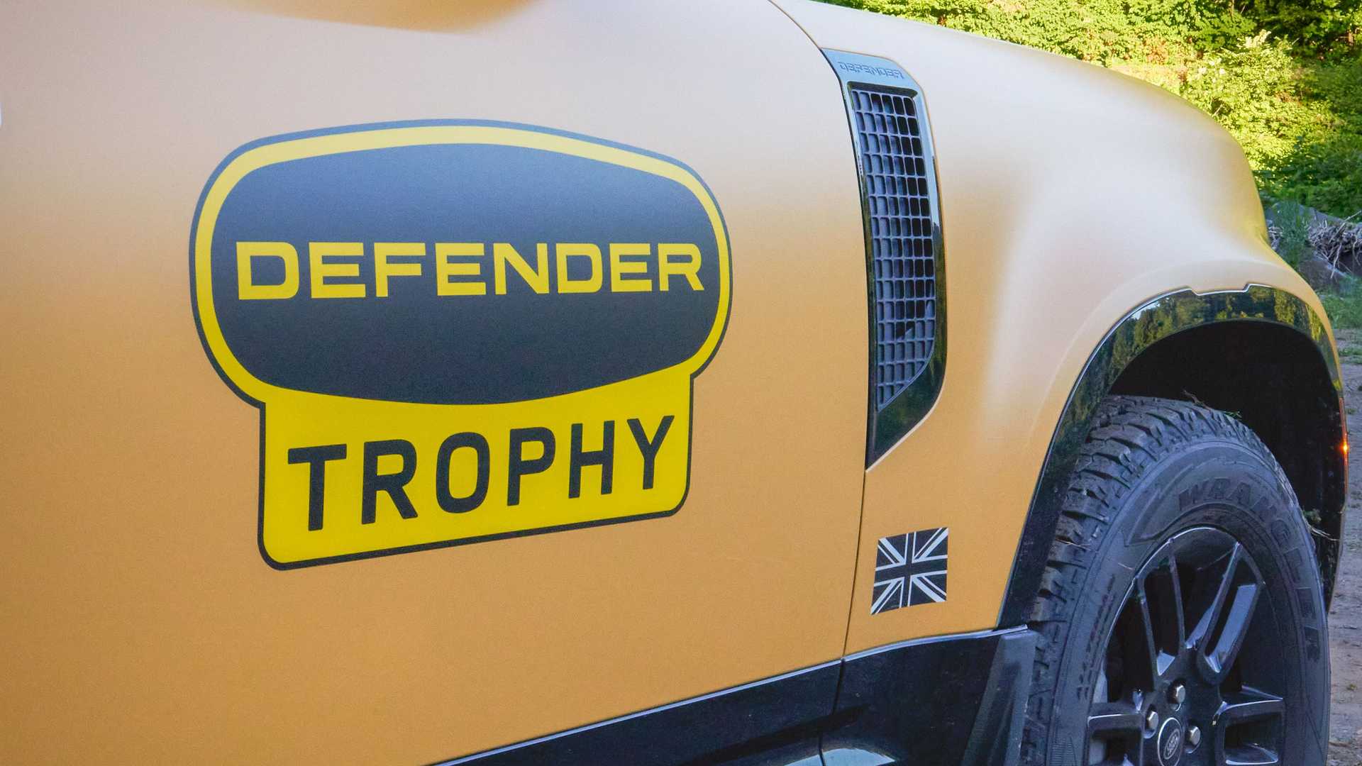 Land Rover Defender Trophy Edition 2022 4 | Dealer On Fire