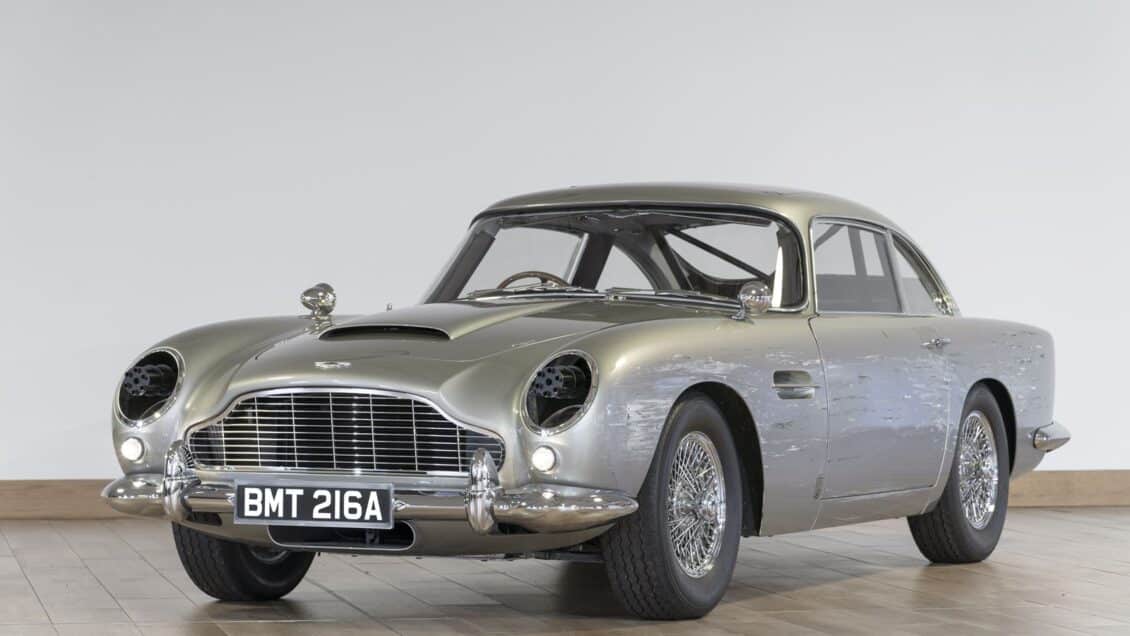 Uno de los Aston Martin DB5 de 007 subastado por más de 3,2 millones de euros…
