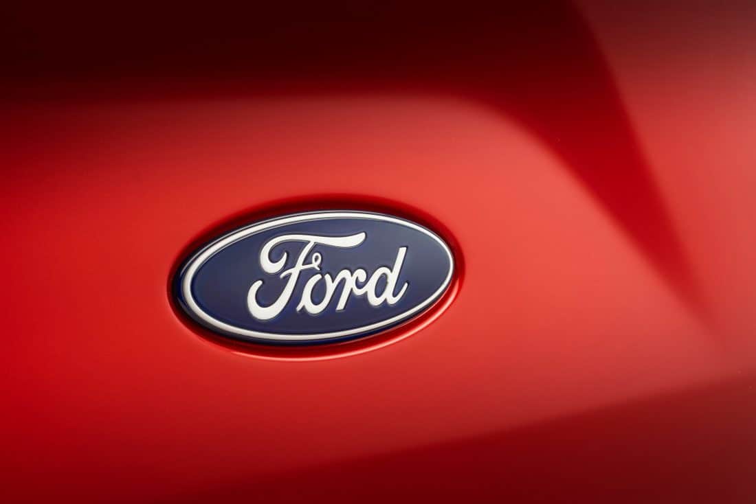 Crisis de suministros: Ford se queda momentáneamente sin insignias para poner en sus coches recién fabricados