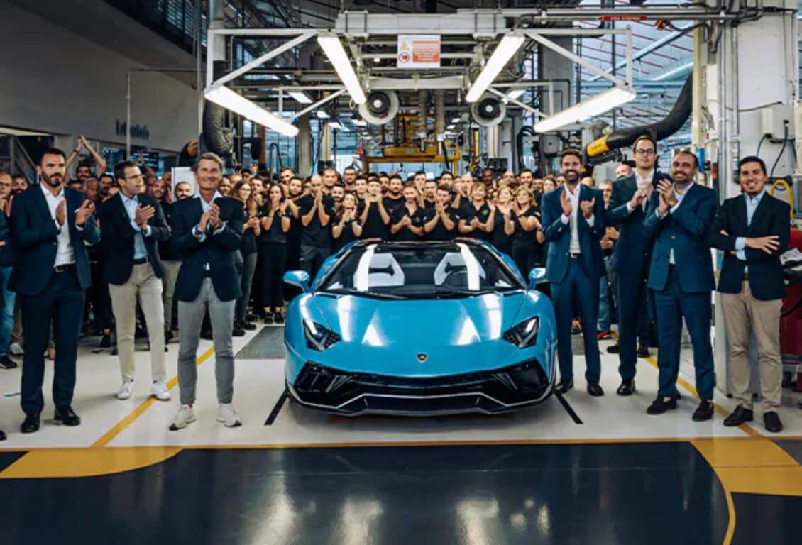 Adiós al Lamborghini Aventador, la última unidad de este V12 sale de la línea de producción