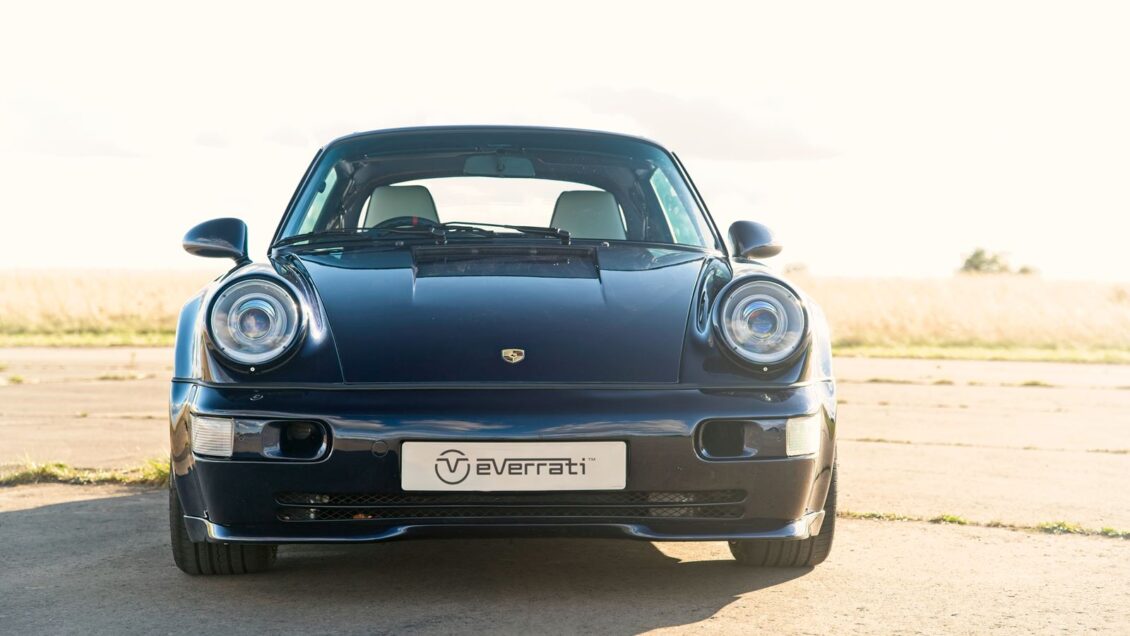 Esta preciosidad de Porsche 911 (964) es eléctrica y tiene muy buena pinta