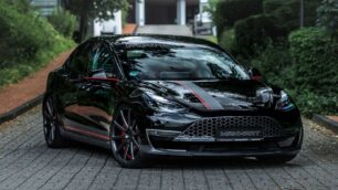 Más de 500 CV para el Tesla Model 3 de Manhart: ¿Irracional o genialidad?