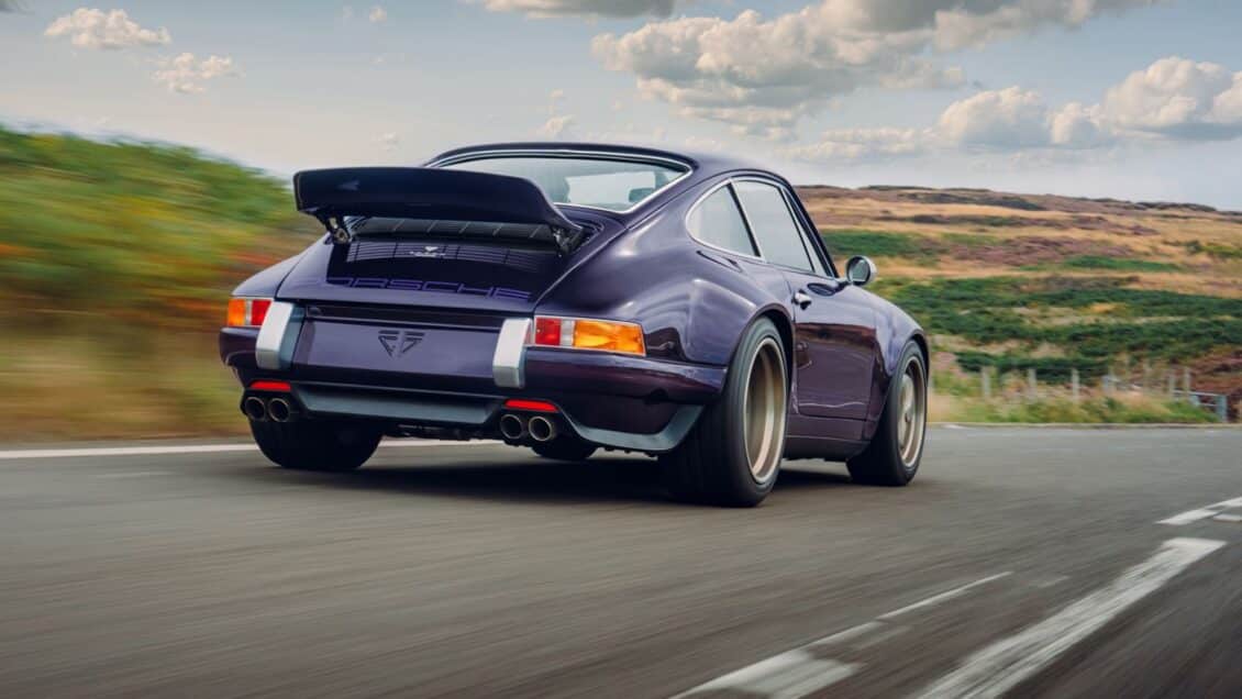 Theon Design nos muestra su reinterpretación moderna del Porsche 911 (964) y no, no es eléctrica