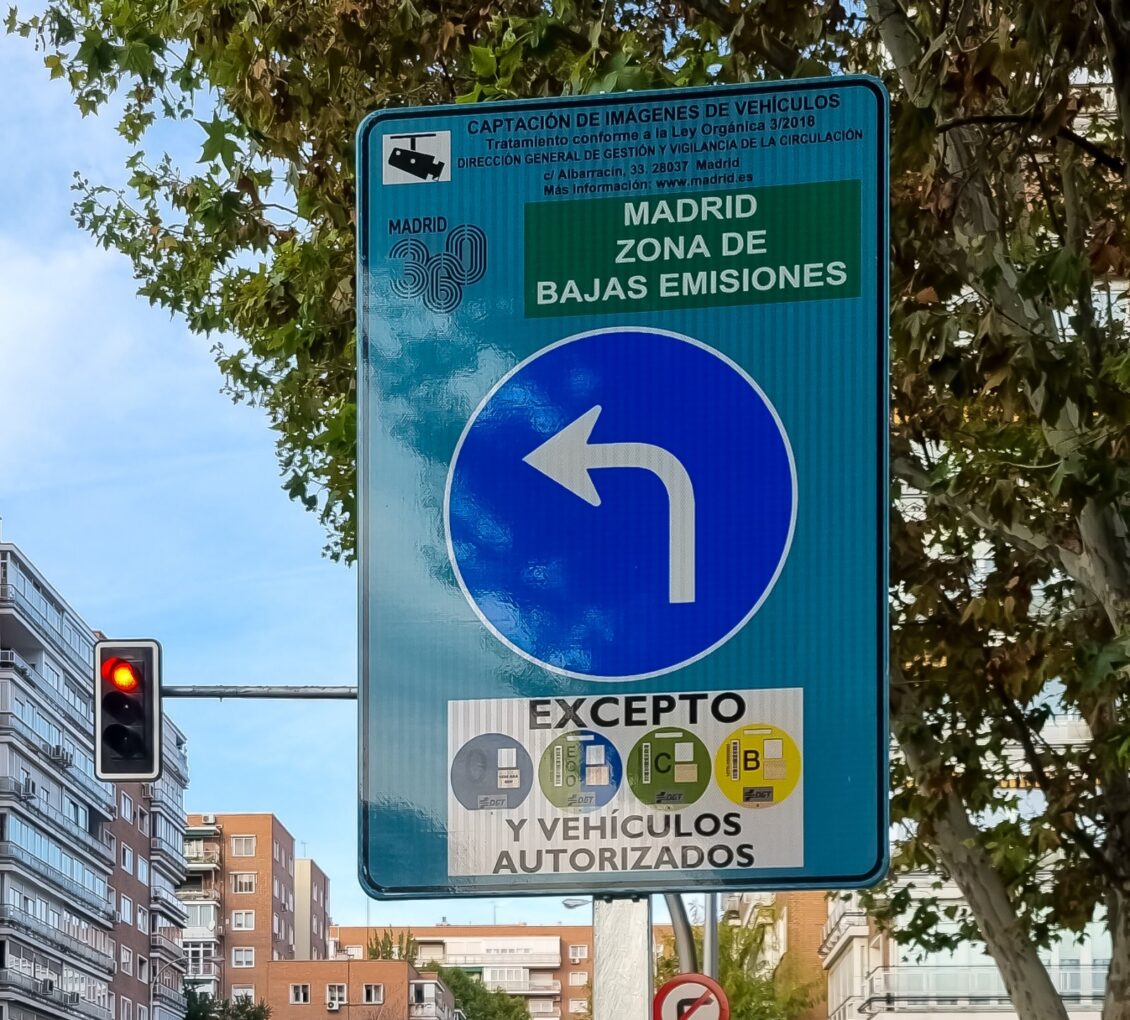 Acceder a ZBE sin etiqueta y con cualquier vehículo: La DGT aprueba estas exenciones