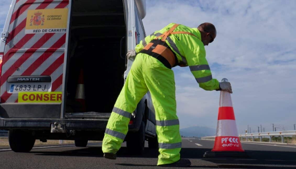 Así son los nuevos conos conectados que llegarán a nuestras carreteras, la nueva excentricidad de la DGT