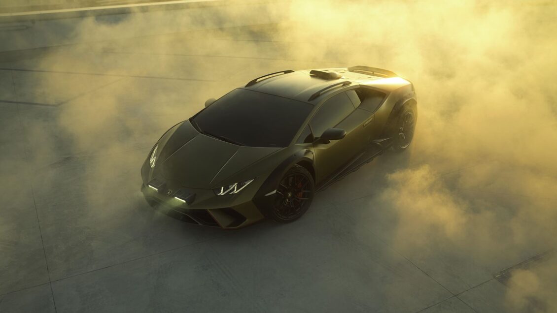 El Lamborghini Huracán Sterrato se deja ver antes de su debut: diseñado para salir del asfalto pero… ¿lo sacarías?