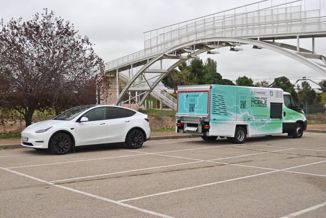 Conocemos L-Charge, la solución para cargar tu coche eléctrico ultrarrápido donde quieras