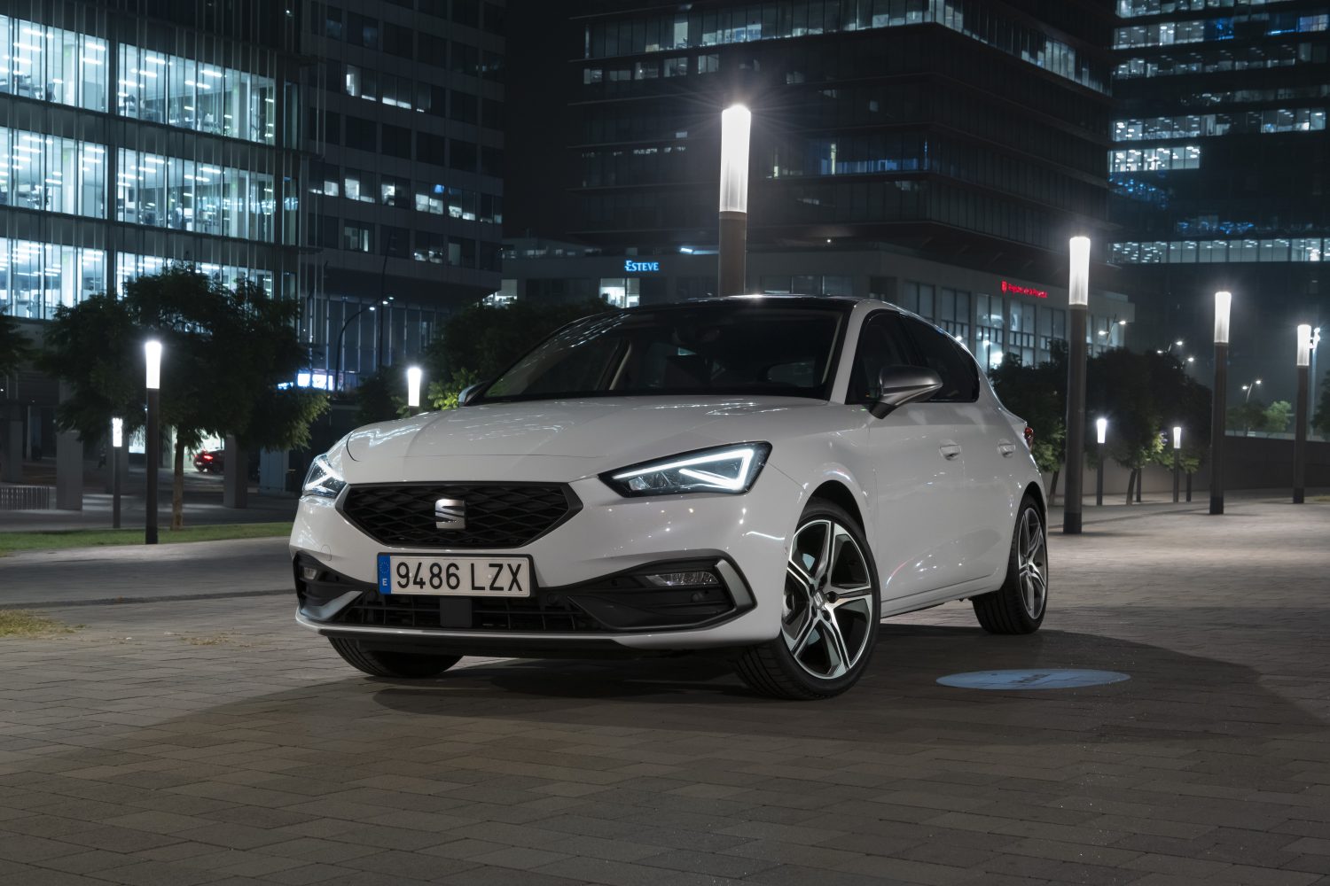 El SEAT León Cupra recibe una versión de ¡370 CV! aunque no la veremos en  España