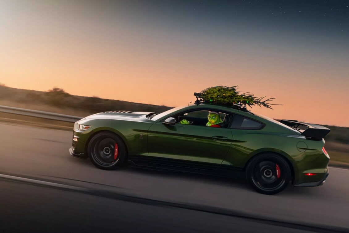 Este árbol de Navidad ha batido un récord a lomos de un Mustang GT500 con 1.000 CV