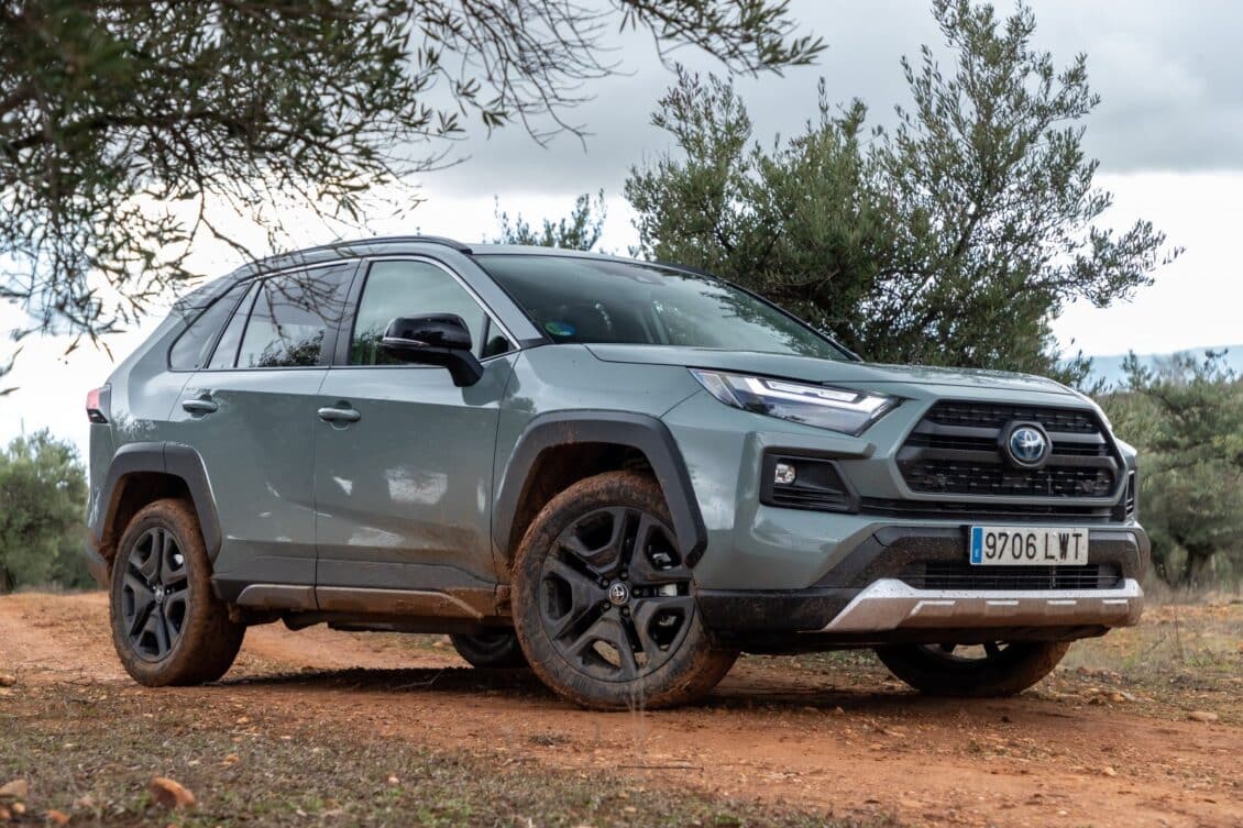 Prueba Toyota RAV4 Hybrid 220H 4×4 Adventure: muy campero y con consumos razonables