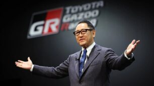 Akio Toyoda, presidente y CEO de Toyota, se retira, aunque solo a medias