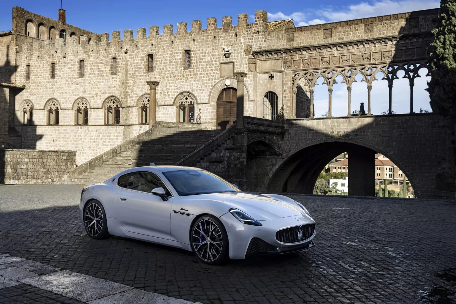 Maserati-GranTurismo-2023-2.jpg