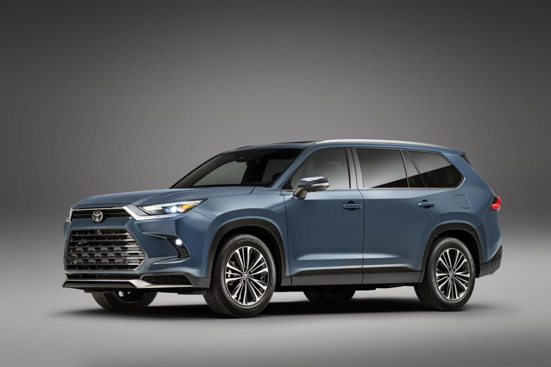 El Toyota Grand Highlander llega con tres filas de asientos para adultos y más maletero