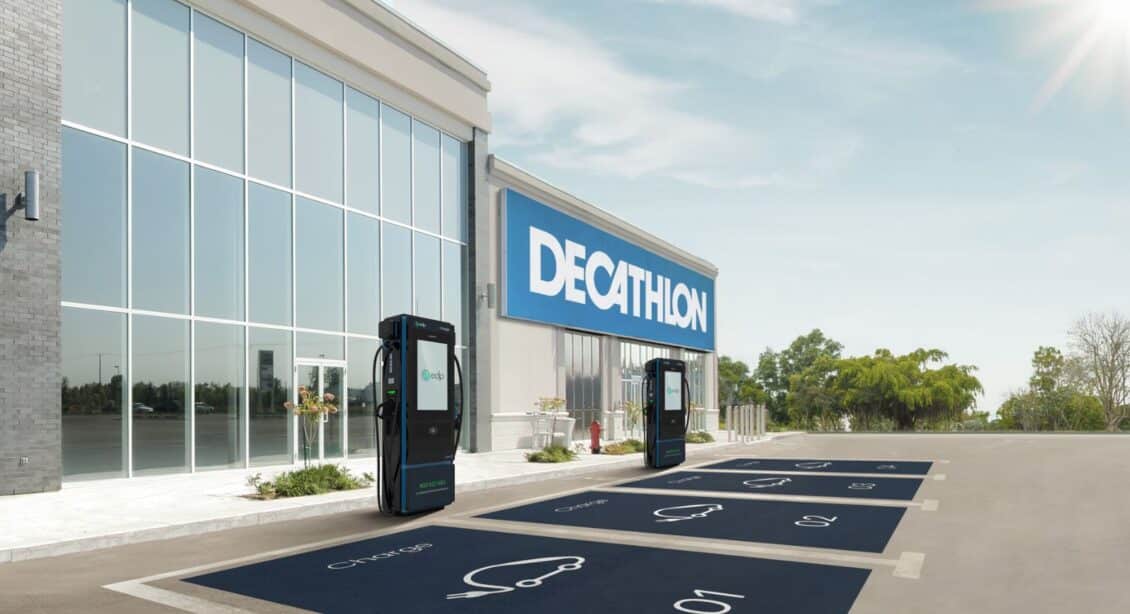 Tras Mercadona, Decathlon anuncia la instalación de más de 400 puntos de recarga de hasta 150 kW