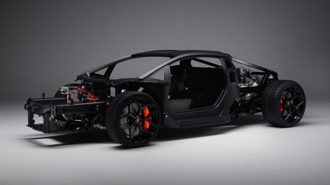 Lamborghini continúa desvelándonos su futuro híbrido enchufable V12 de 1.015 CV Lamborghini continua a revelar o seu futuro 12.1 cv V015 híbrido plug-in
