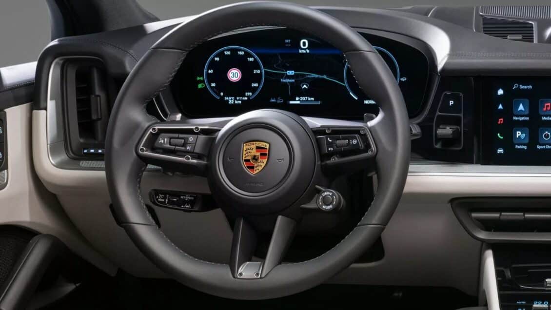El Porsche Cayenne 2024 nos revela su tecnológico interior: debuta en abril