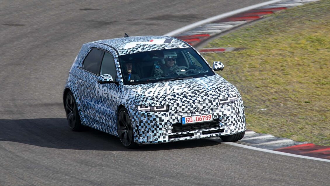 El Hyundai Ioniq 5 N se deja ver y «escuchar» de forma oficial en Nürburgring