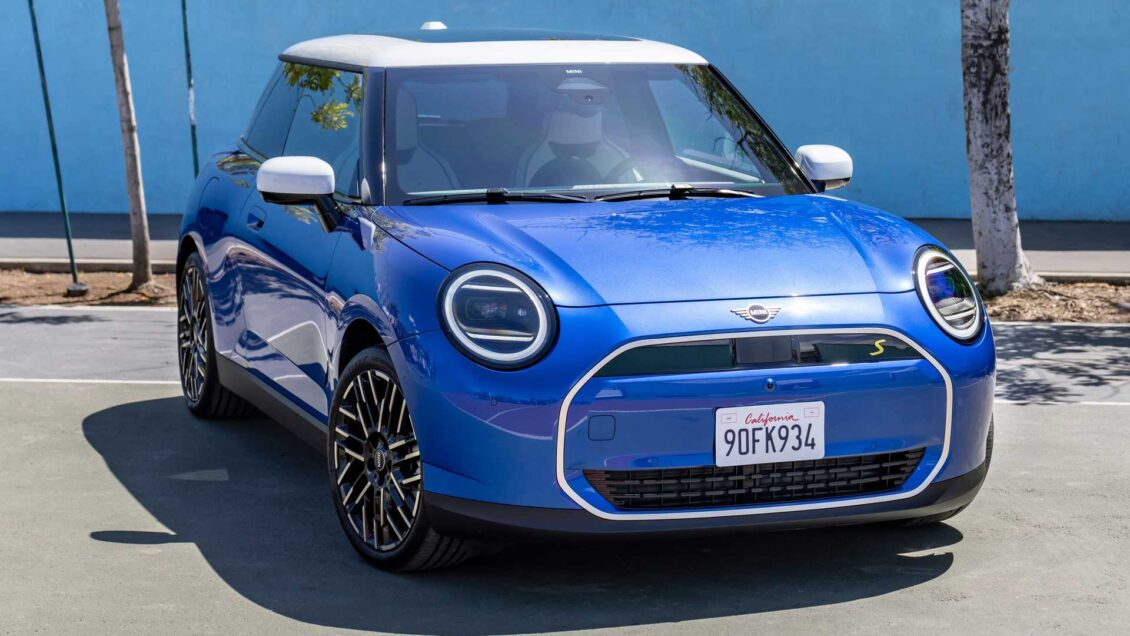 Nuevos detalles e imágenes del MINI Cooper 2024: hasta 218 CV en formato eléctrico