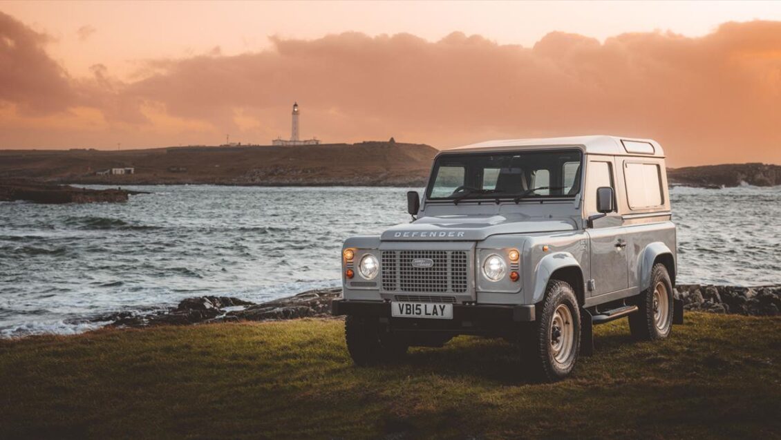 Land Rover nos presenta el Classic Defender Works V8 Islay Edition: desde 261.500 euros