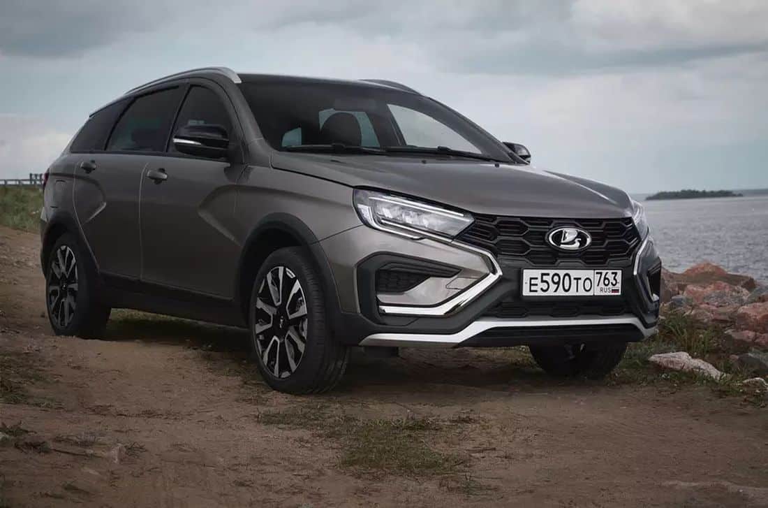 O novo Lada Vesta NG finalmente chega às concessionárias russas