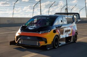 La Ford Pro Electric SuperVan se pone al día con 1.400 CV para Pikes Peak