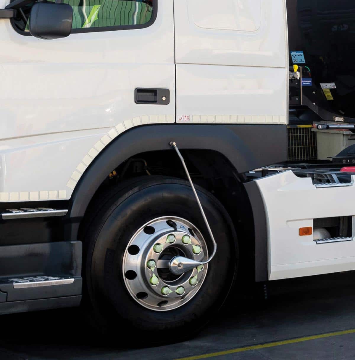 La importancia de llevar tapones en las ruedas del coche