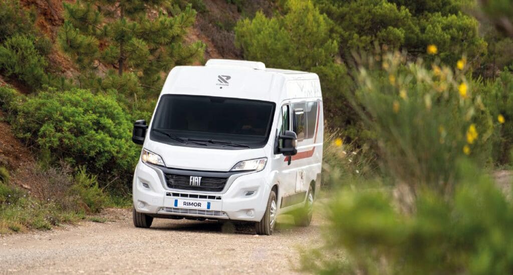 La Peugeot e-Rifter Vanderer es la nueva furgoneta eléctrica para los  amantes del “camper”