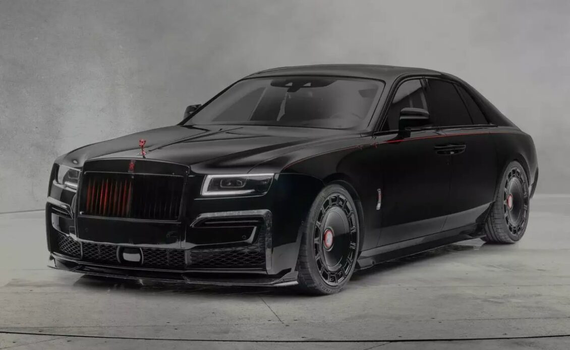 El Rolls-Royce Ghost de Mansory le aporta un toque siniestro y 720 CV al modelo