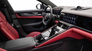 El Porsche Panamera 2024 nos revela su tecnológico interior: debuta este mes