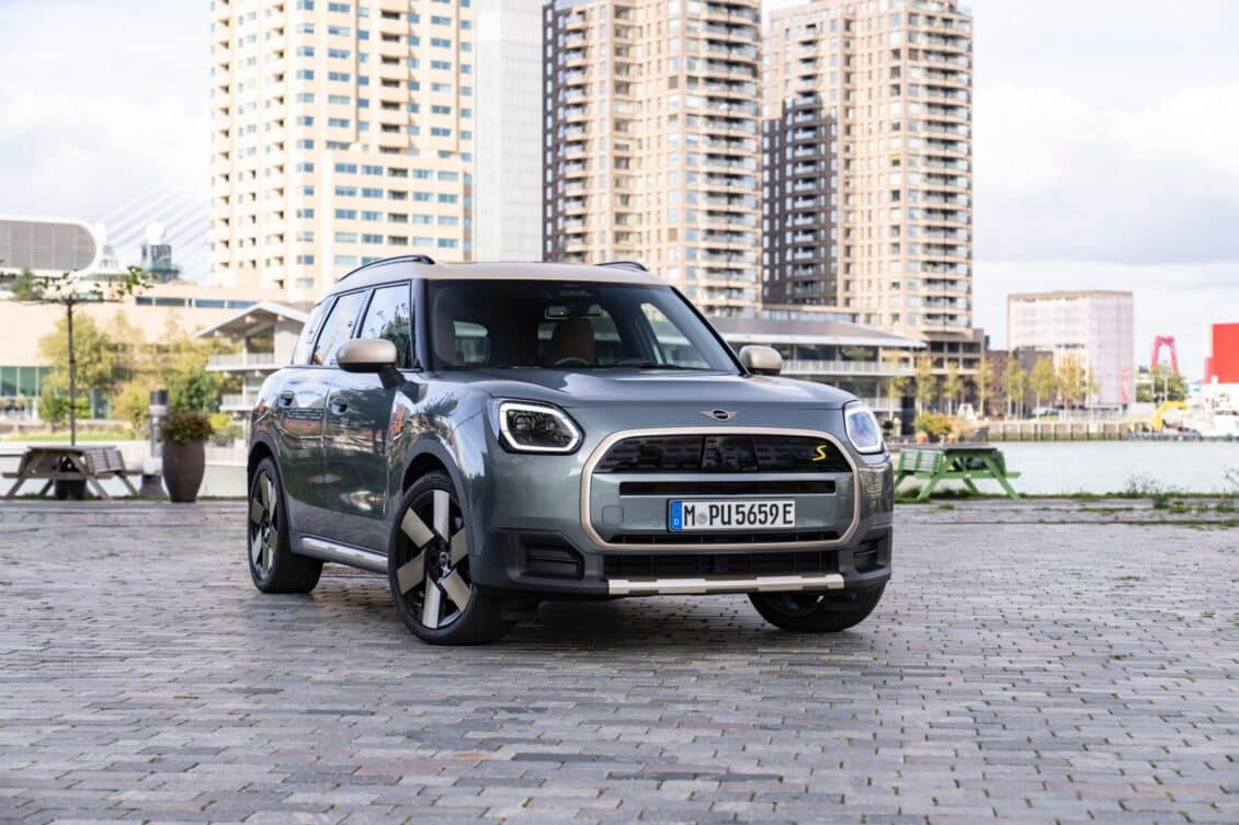 MINI Countryman SE ALL4: llega la opción eléctrica más prestacional y campera