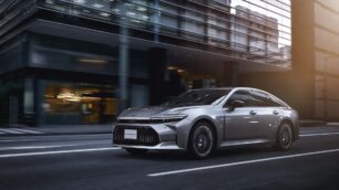 Toyota Crown Sedán: el tercer modelo de la saga se puede pedir con pila de combustible