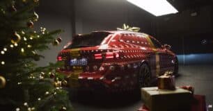 El BMW M5 Touring se deja ver de nuevo junto a un árbol de Navidad: ¿regalo navideño de BMW a la vista?