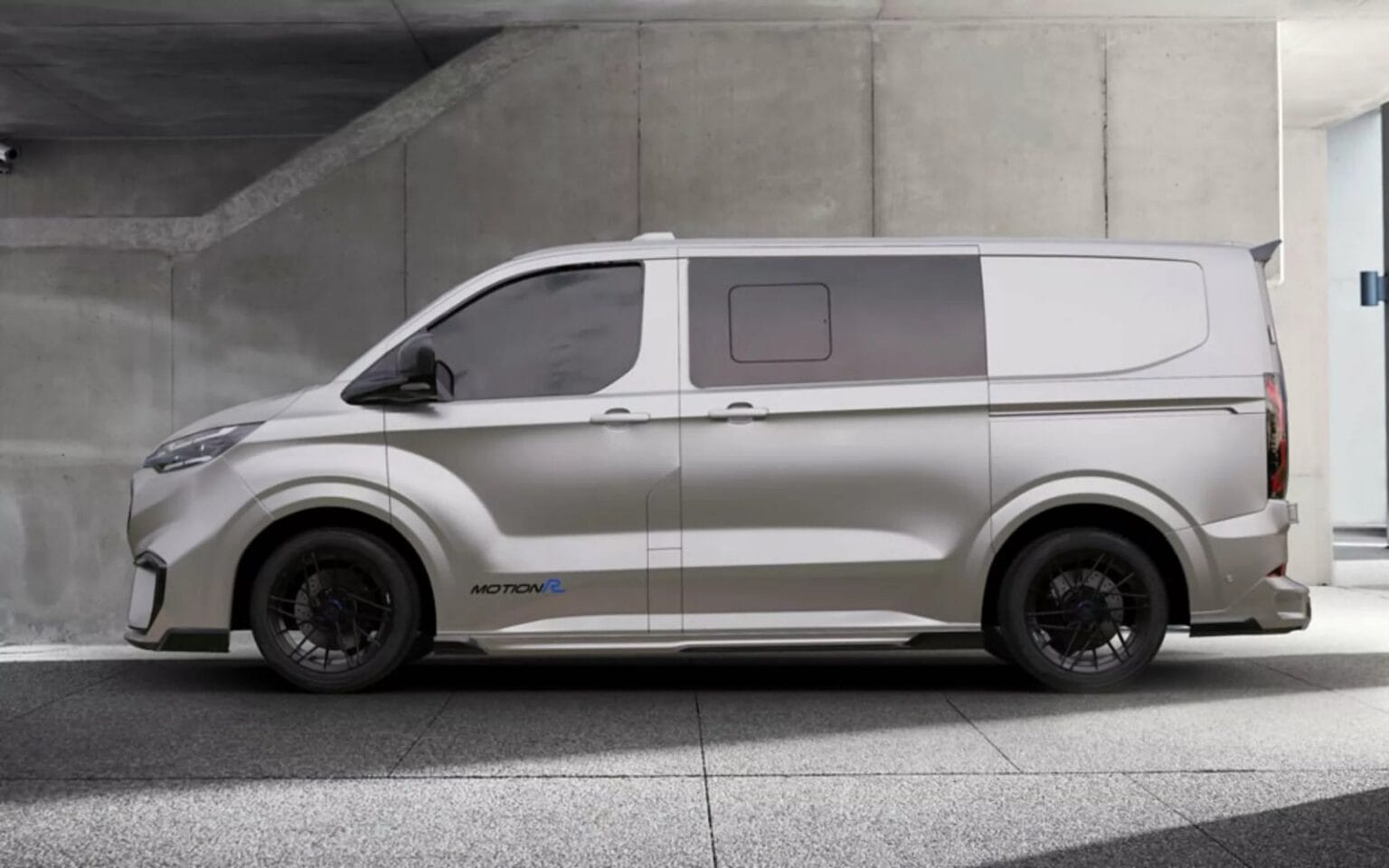 La Ford Transit Custom plagada de fibra es obra de Motion R