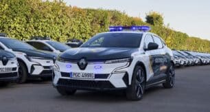 El Renault Mégane se vuelve a poner el uniforme de la Guardia Civil, ahora en formato 100% eléctrico