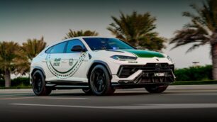 La Policía de Dubái tiene nuevo juguete: no te importaría patrullar en este Urus Performante