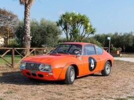 Este Lancia Fulvia Sport Zagato Competizione busca nuevo garaje: Más agujeros que un queso Gruyer para aligerar