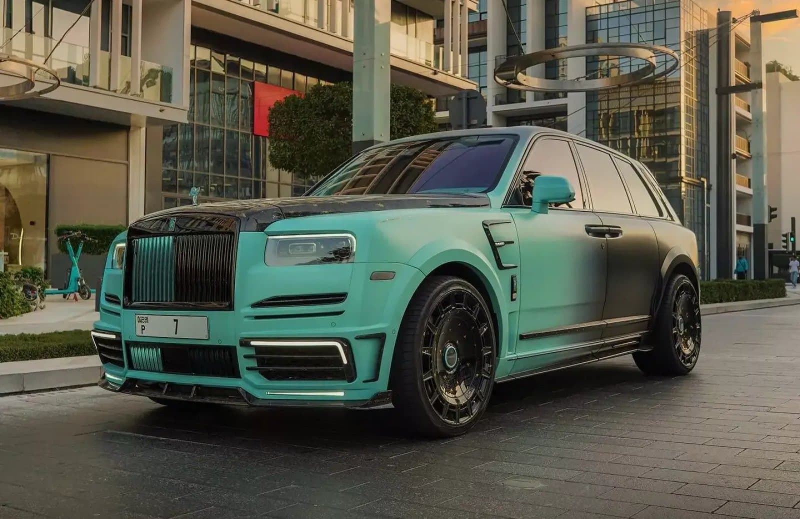 El Rolls-Royce Cullinan ‘Linea D’Oro’ monta la matrícula más cara del mundo