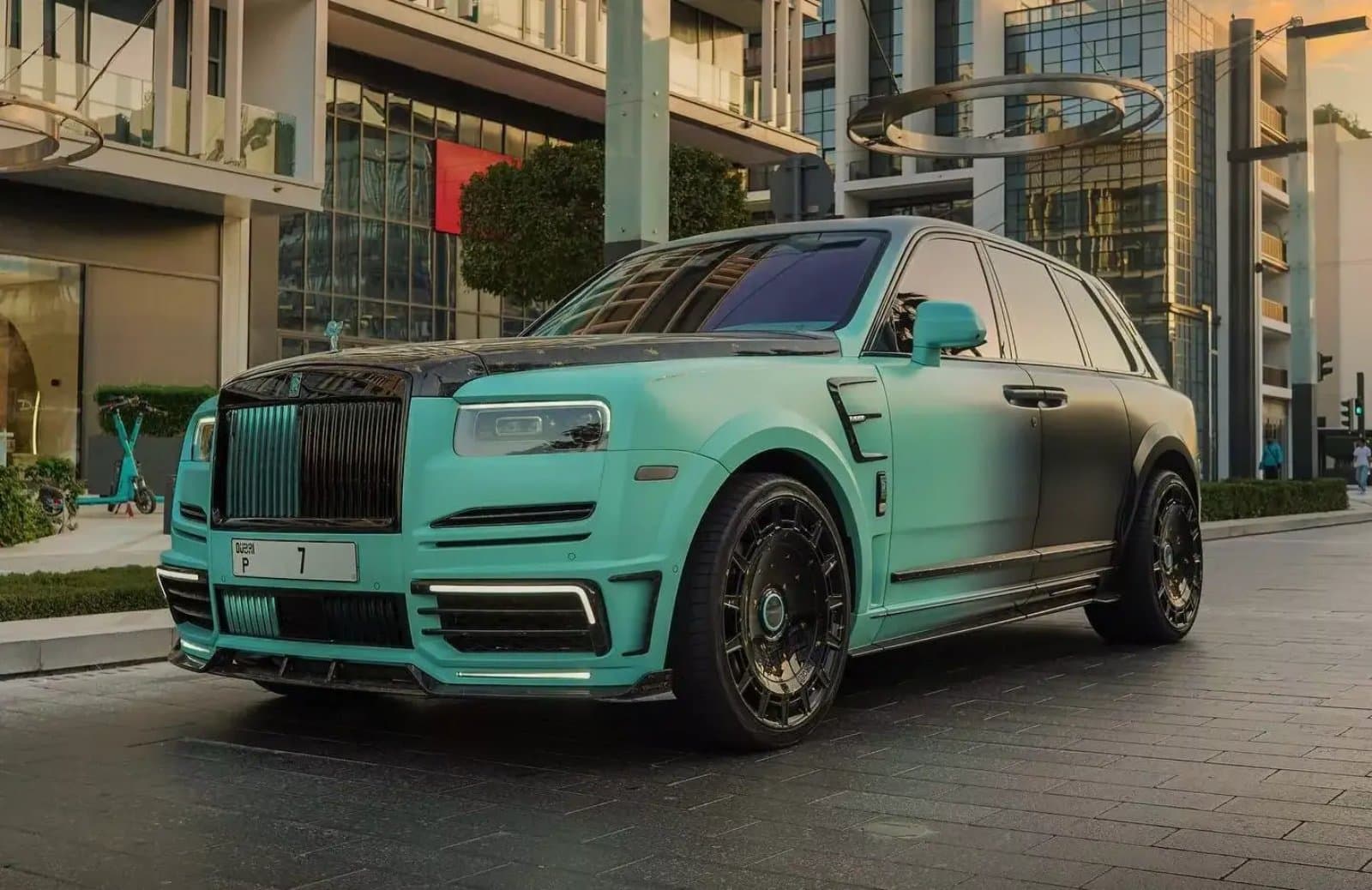 El Rolls-Royce Cullinan ‘Linea D’Oro’ monta la matrícula más cara del mundo