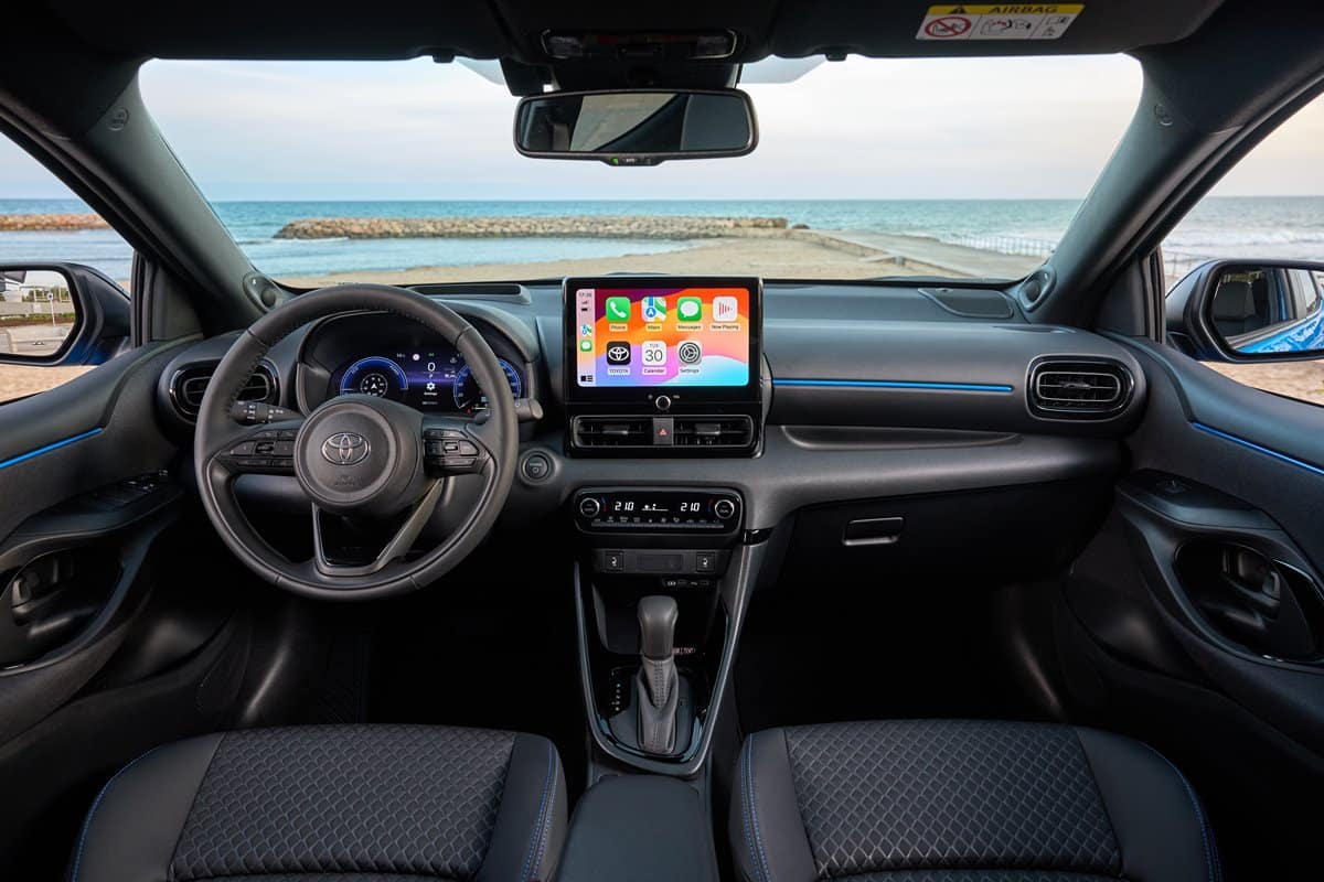 interior del toyota yaris