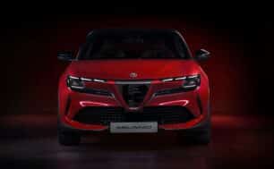 Alfa Romeo forzada a cambiar el nombre de su último coche: ¿de verdad los políticos no tienen nada mejor que hacer?
