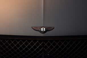 Bentley tiñe su logo de negro por primera vez en 105 años