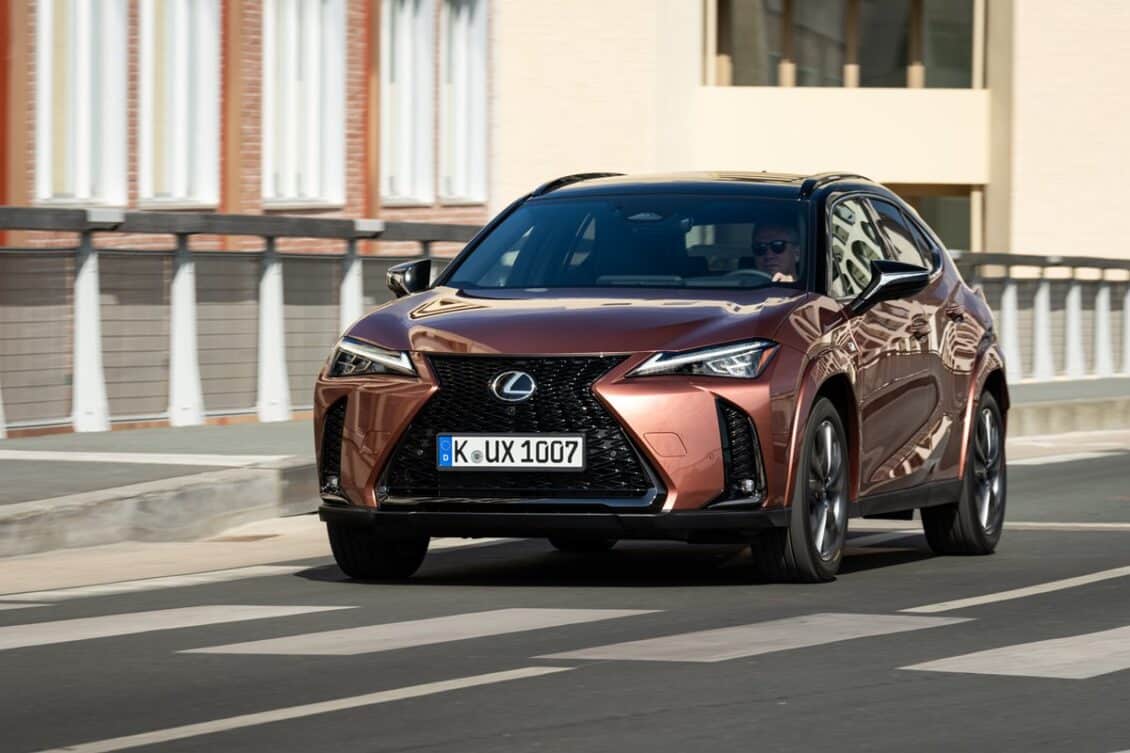 Lexus elimina el UX 250h y trae un 300h más potente y eficiente