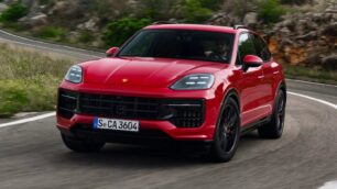 Porsche Cayenne GTS 2024: vuelve la joya V8 con 500 CV y muchas mejoras