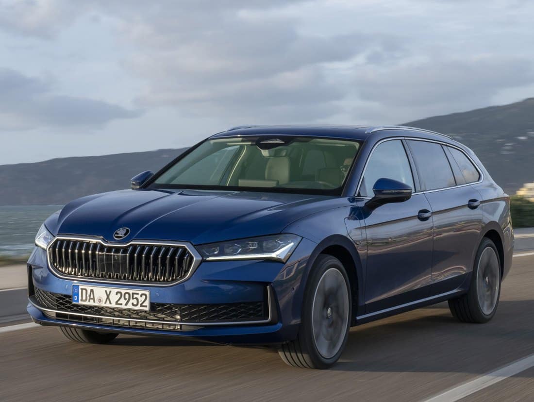 El Skoda Superb añade motores: 265 CV gasolina y 204 PHEV